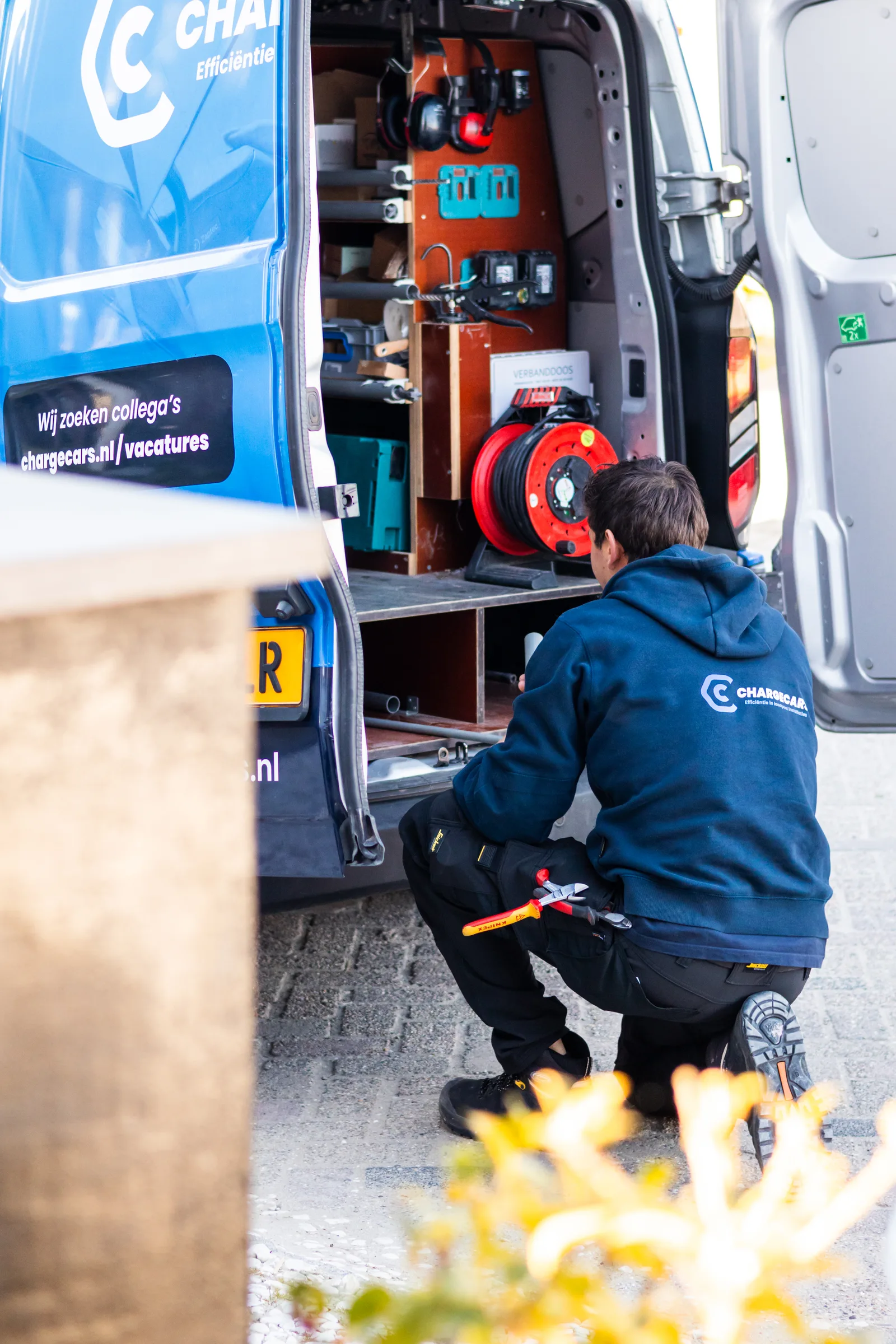 ChargeCars monteur bij georganiseerde servicebus — wij zoeken collega's
